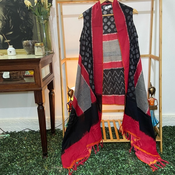 Rangmanch Poncho/ Shrugs. Size - L/XL - Picture 4 of 11